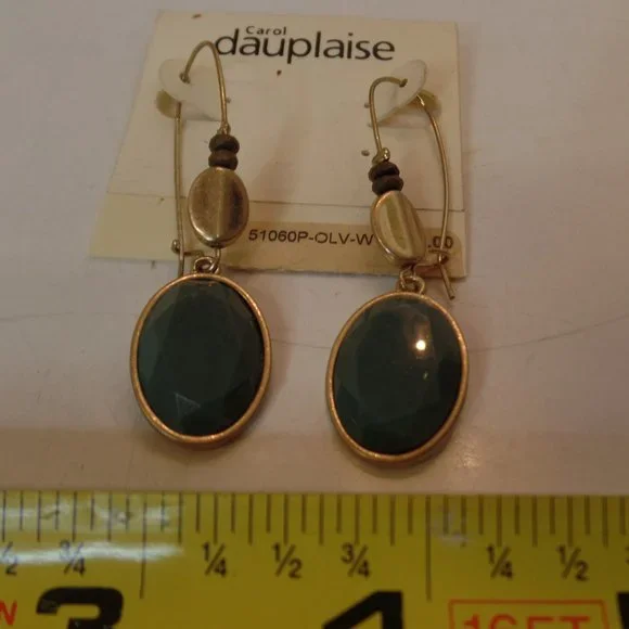 Carol Dauplaise NEW Ear Rings On Card Green Faux Stones Goldtone Hardware - Picture 6 of 7